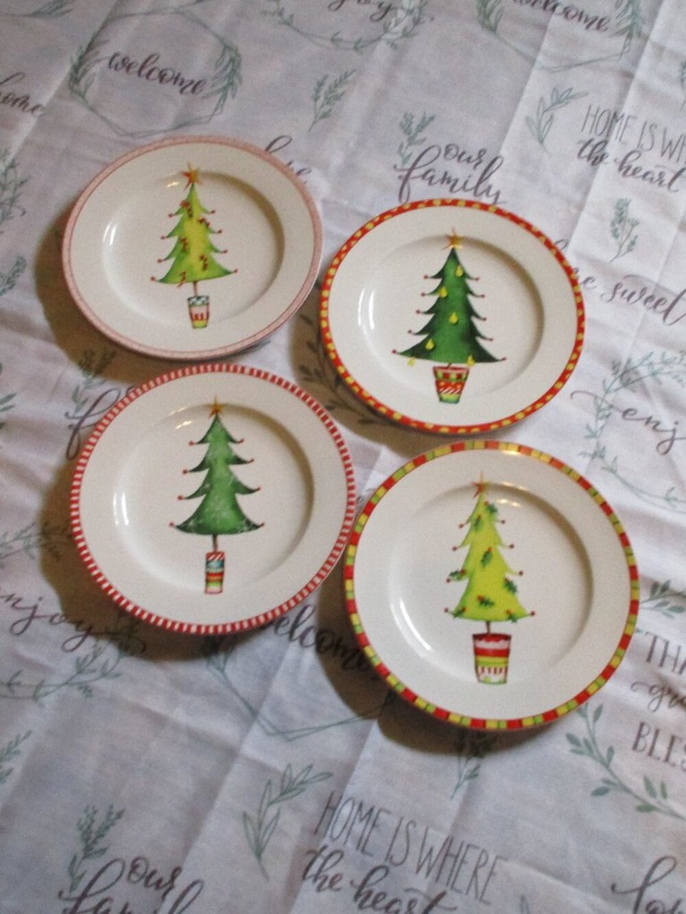 Oneida Christmas Jubilee Salad Dessert 4 Plates Set Debbie Taylor-Kerman